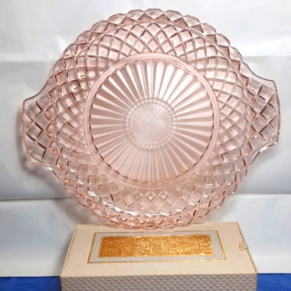 ANCHOR HOCKING CAKE PLATE PINK DEPRESSION HANDLED